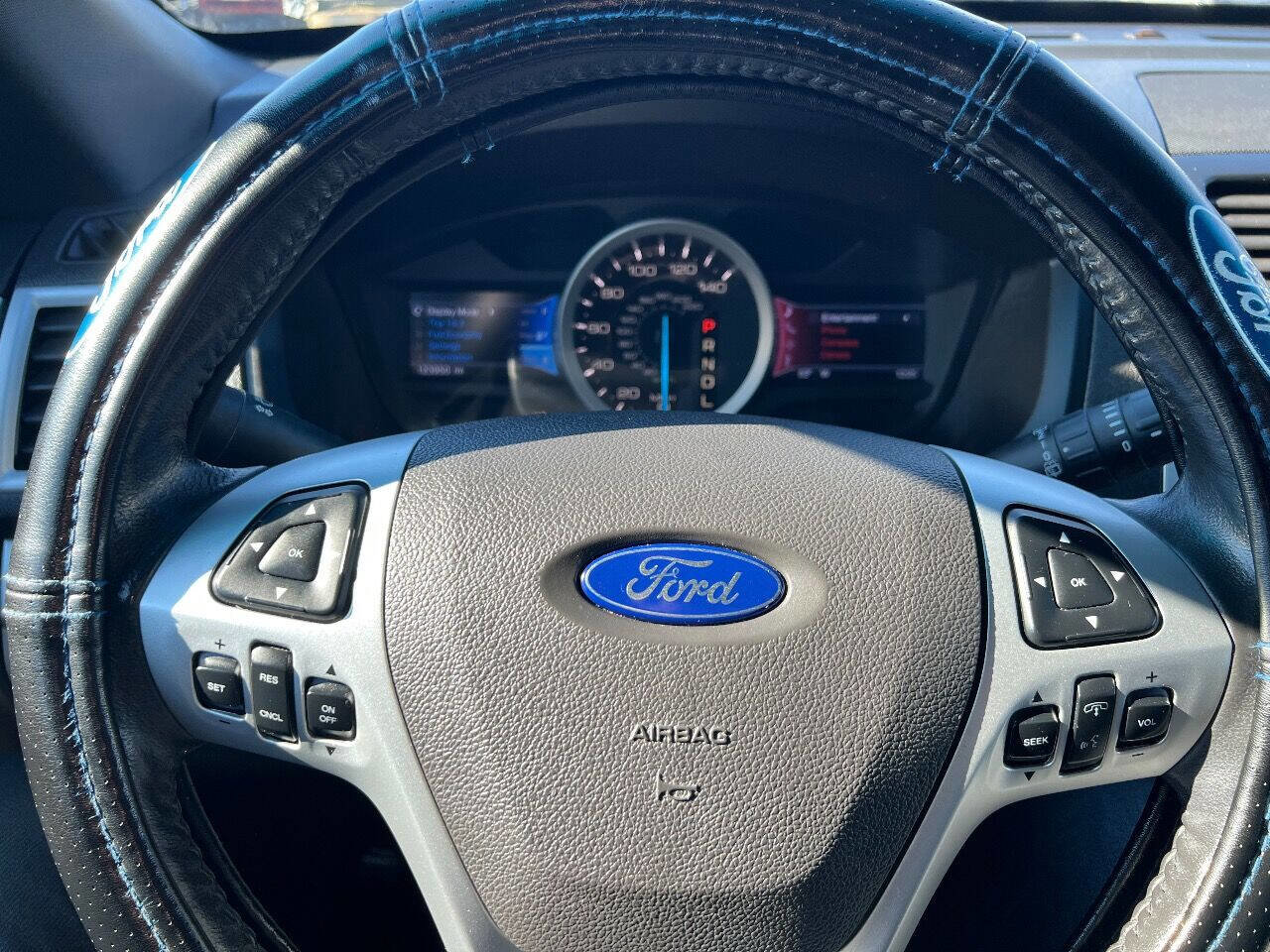 Used 2013 Ford Explorer XLT image 17