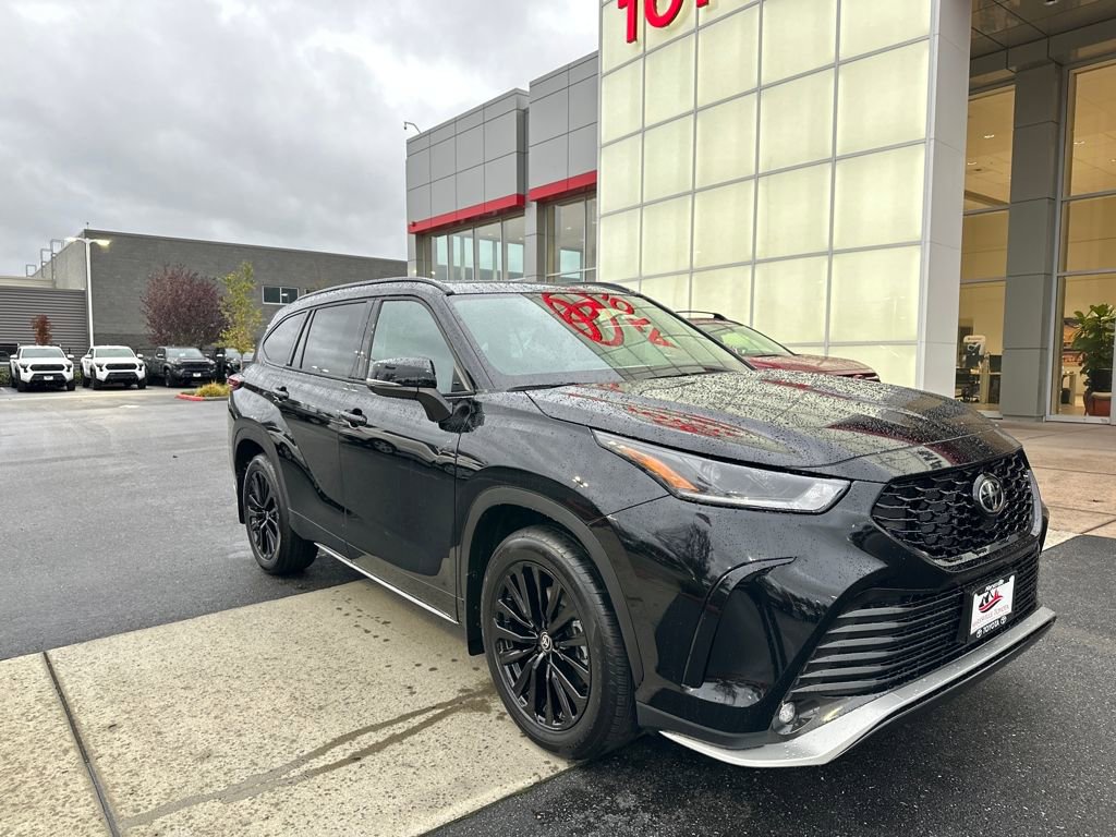 New 2025 Toyota Highlander XSE image 1