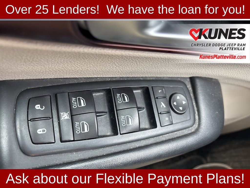 Used 2017 Chrysler Pacifica Limited w/ UConnect Theater Package FWD image 18