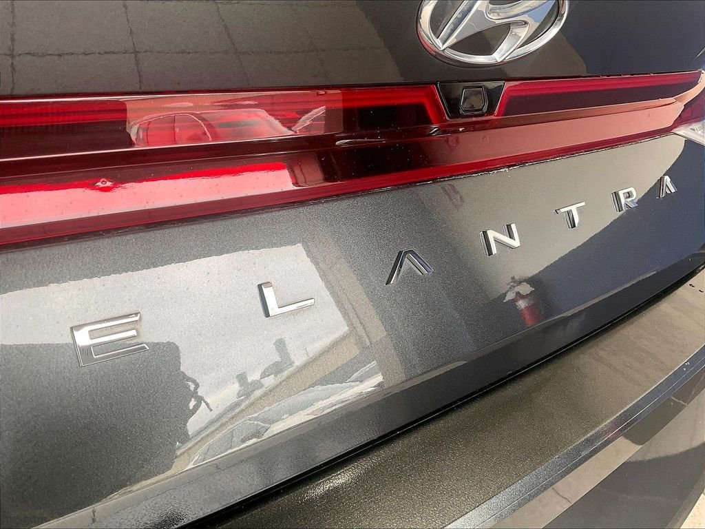 Used 2023 Hyundai Elantra SEL FWD image 28