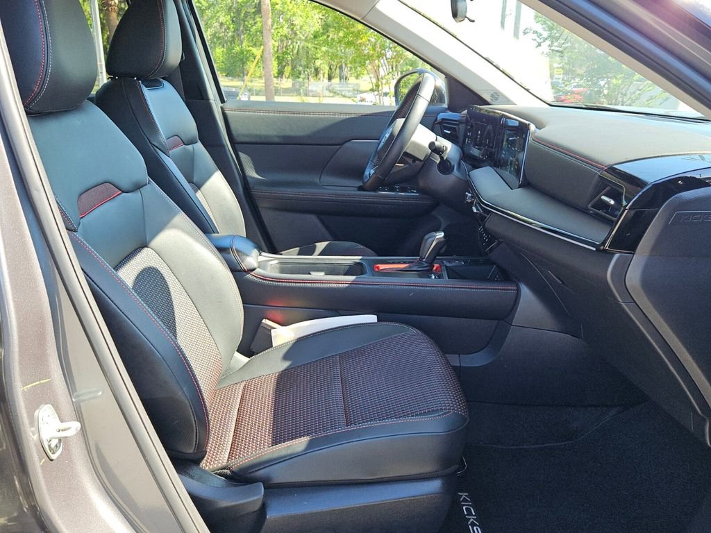 Used 2025 Nissan Kicks SR AWD/4WD image 15