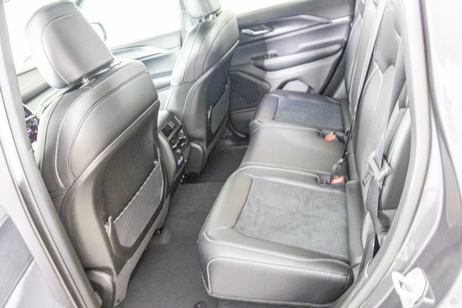 New 2025 Jeep Grand Cherokee Altitude image 27