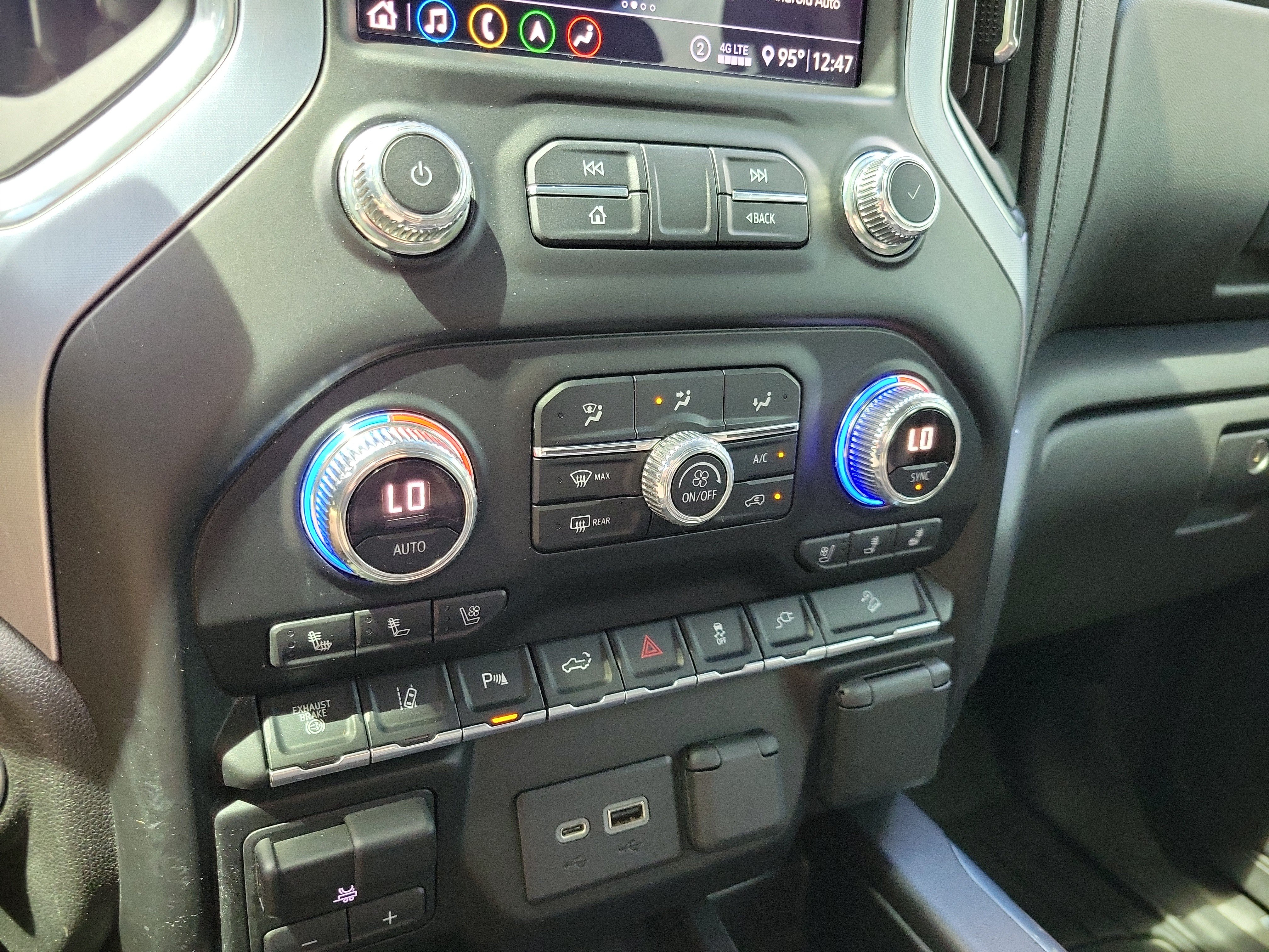 Used 2020 GMC Sierra 2500 SLT w/ SLT Premium Plus Package AWD/4WD image 31
