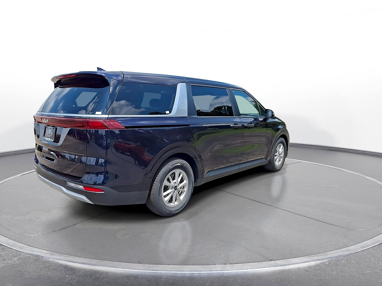Used 2024 Kia Carnival LX FWD image 7