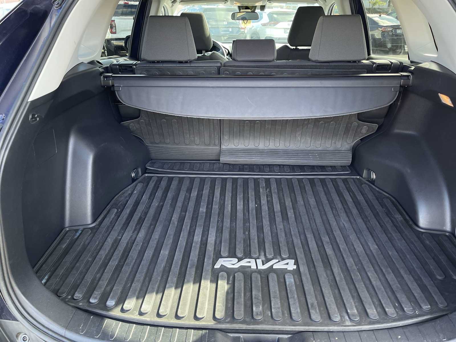 Used 2020 Toyota RAV4 XLE w/ Convenience Package AWD/4WD image 22