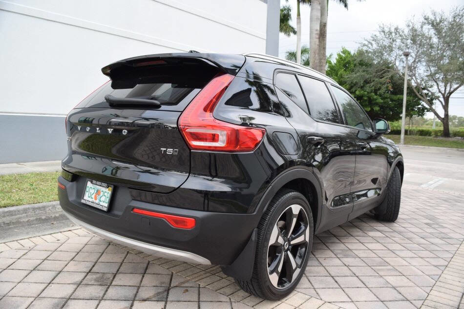 Used 2020 Volvo XC40 T5 Momentum w/ Protection Package Premier image 6