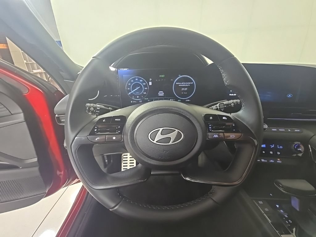 New 2025 Hyundai Elantra SEL FWD image 16