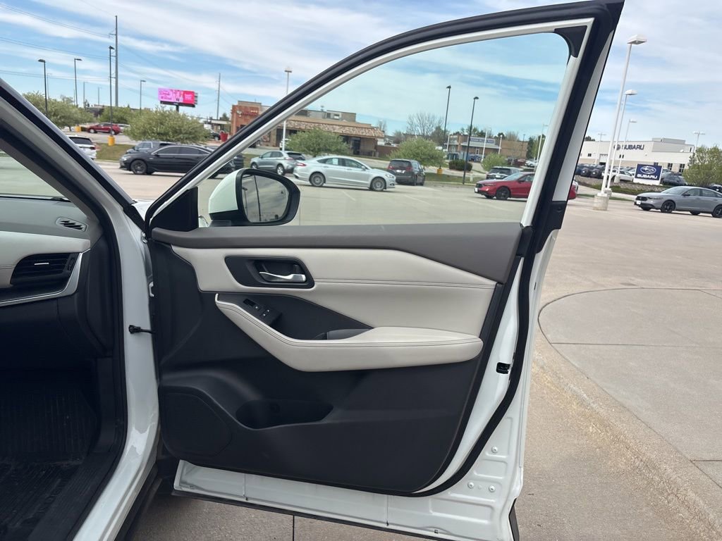 Used 2023 Nissan Rogue SV w/ SV Premium B Package AWD/4WD image 26