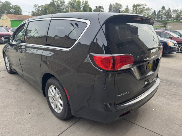 Used 2017 Chrysler Pacifica Touring image 5