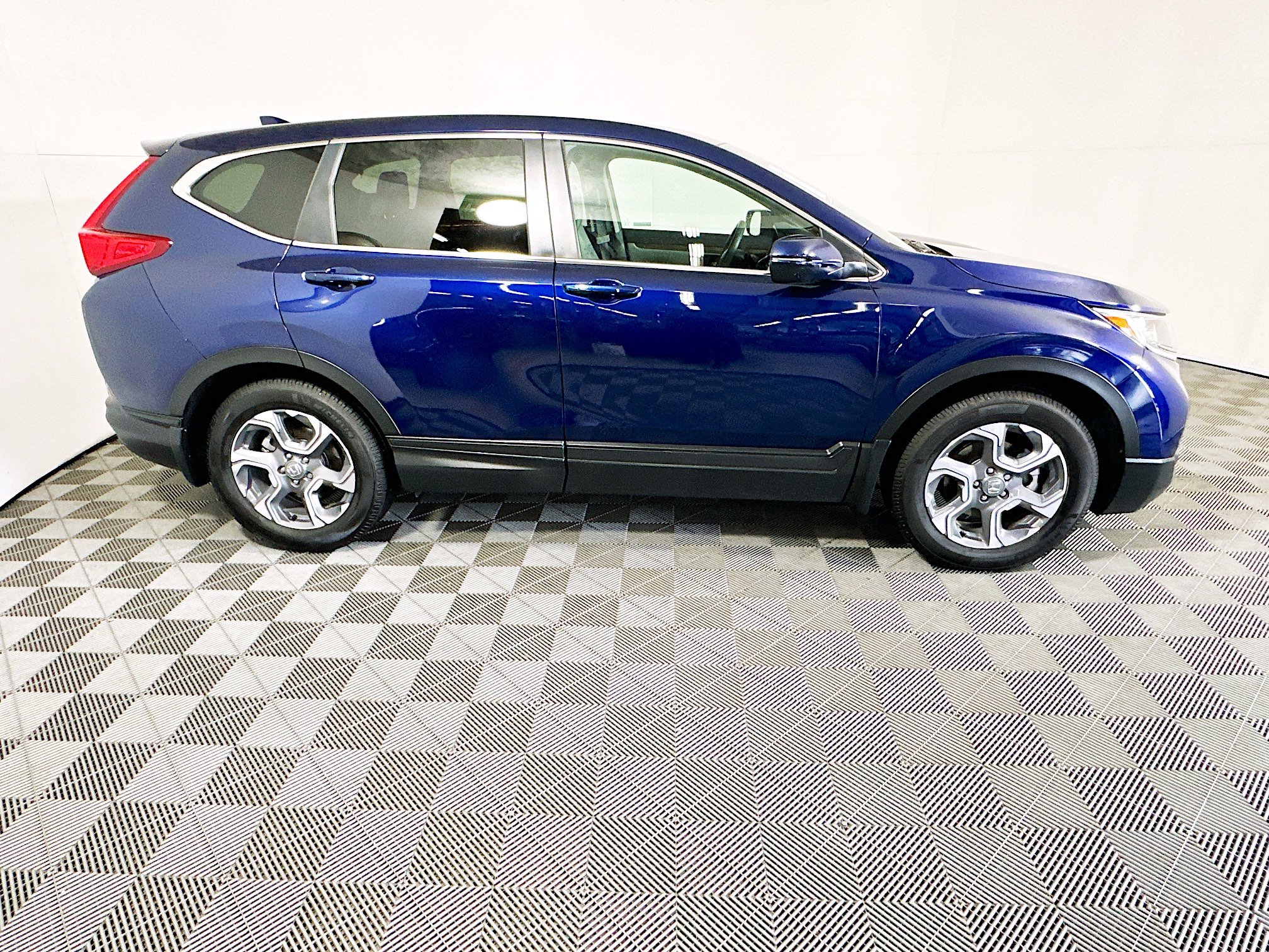 Used 2019 Honda CR-V EX image 2