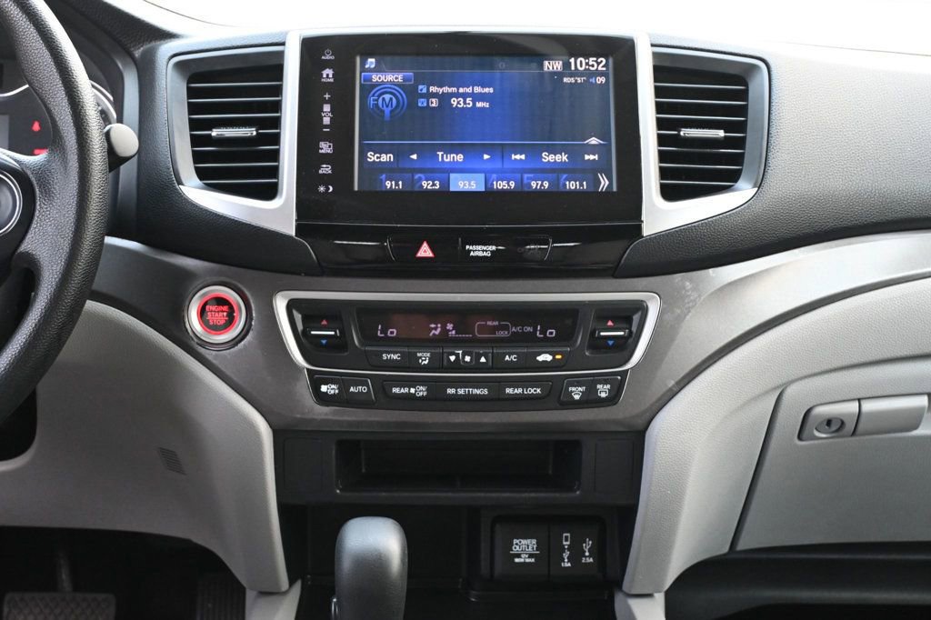 Used 2017 Honda Pilot EX image 10