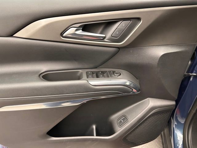 Used 2025 Chevrolet Traverse LT AWD/4WD image 16