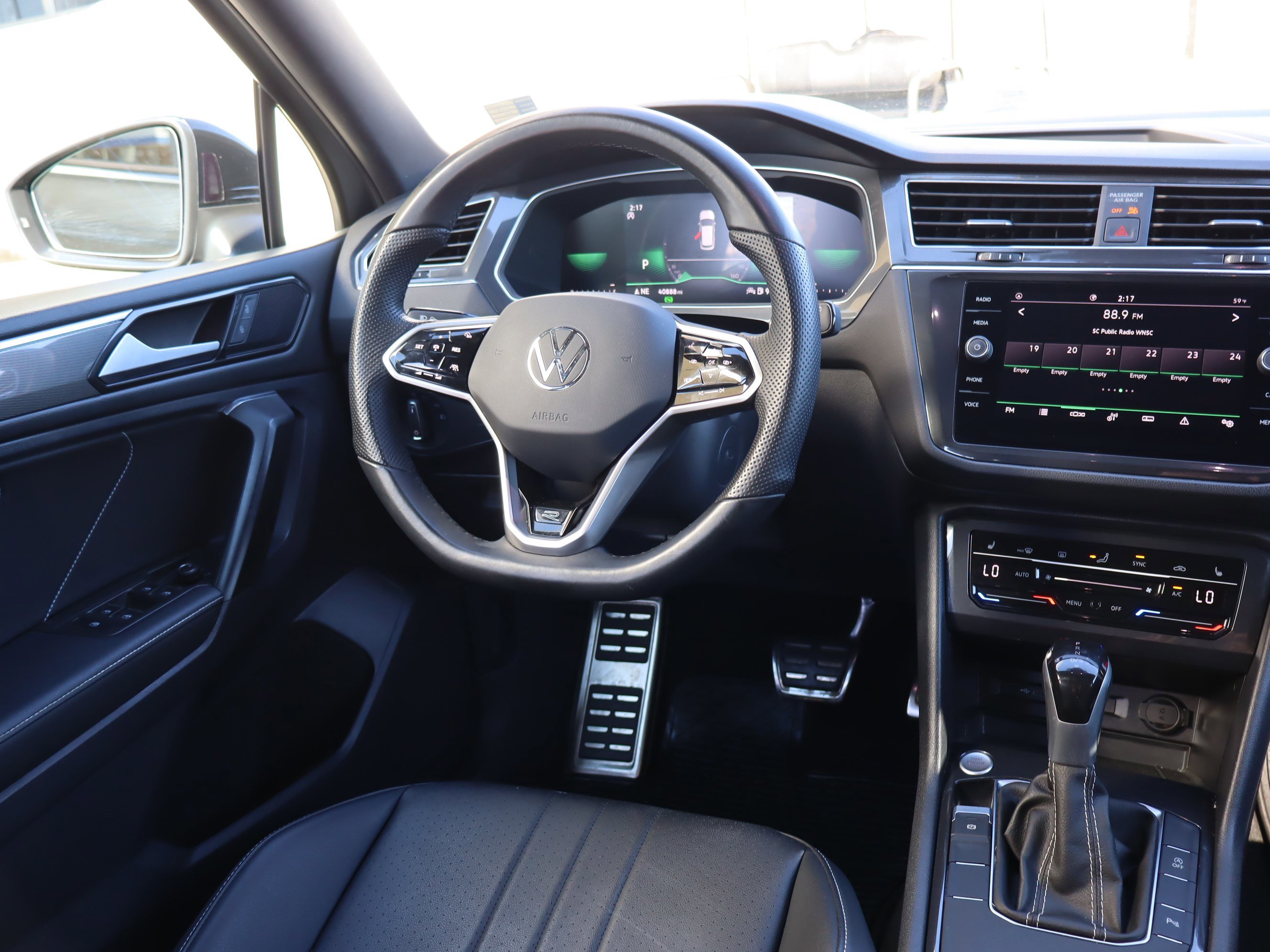 Used 2023 Volkswagen Tiguan SE R-Line image 12