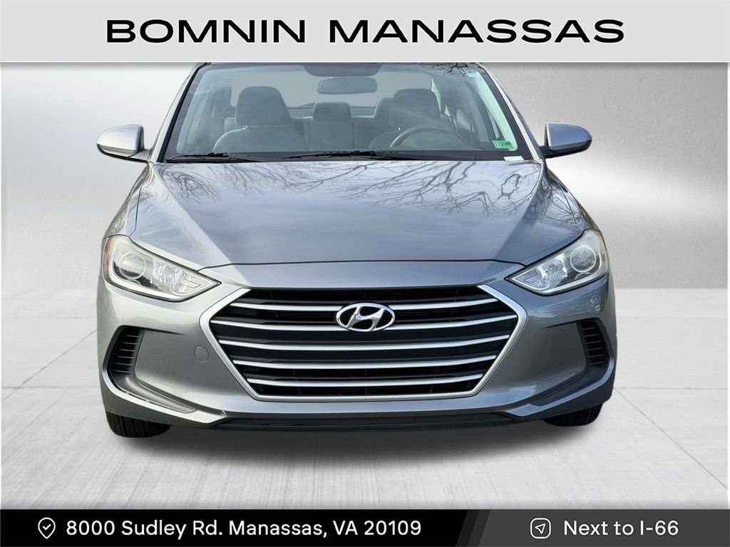Used 2017 Hyundai Elantra SE image 2