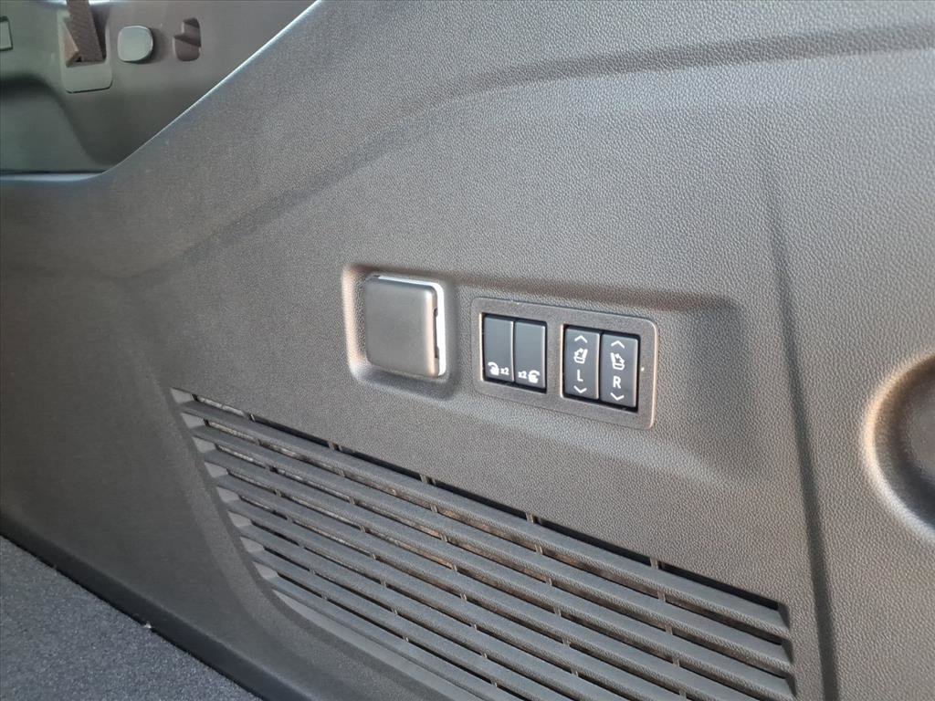 New 2026 GMC Yukon XL Denali w/ Sun & Power Step Package image 5
