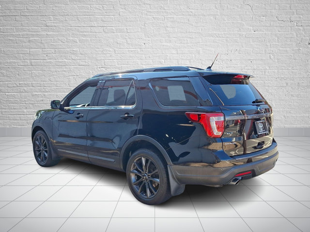 Used 2018 Ford Explorer XLT w/ Equipment Group 202A AWD/4WD image 4