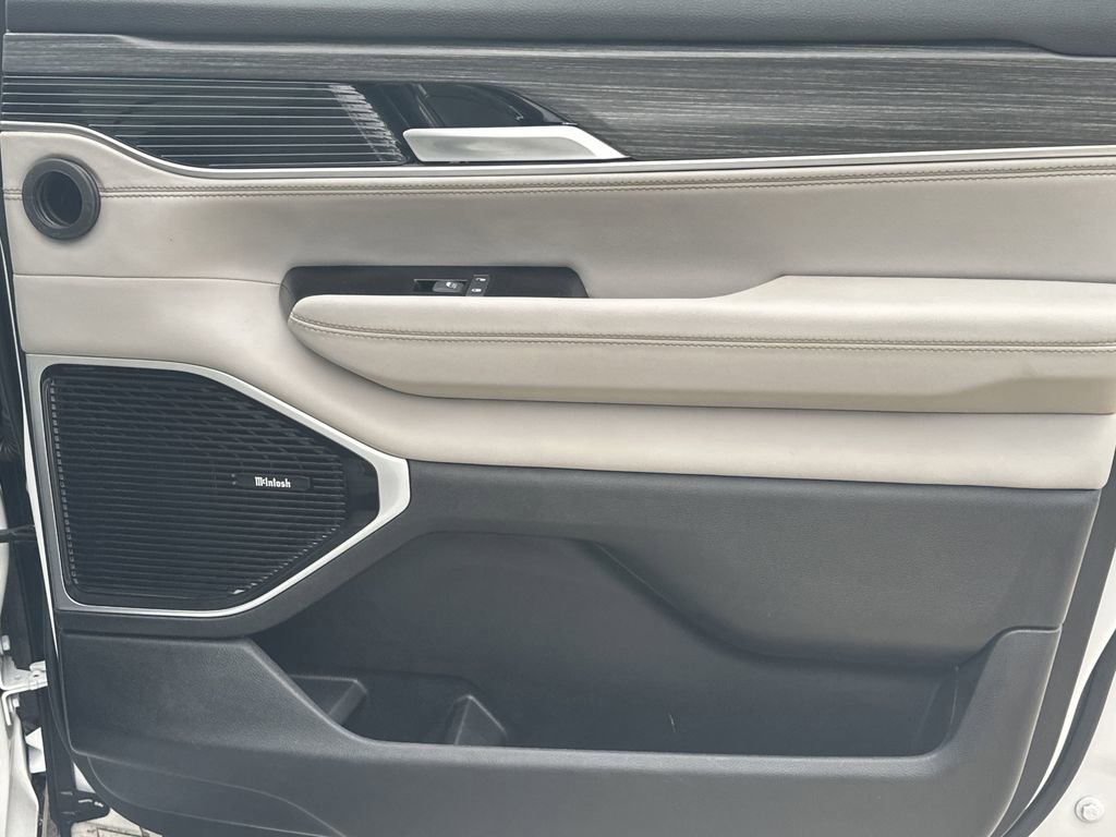 Used 2024 Jeep Wagoneer Series III w/ Premium Group I image 15