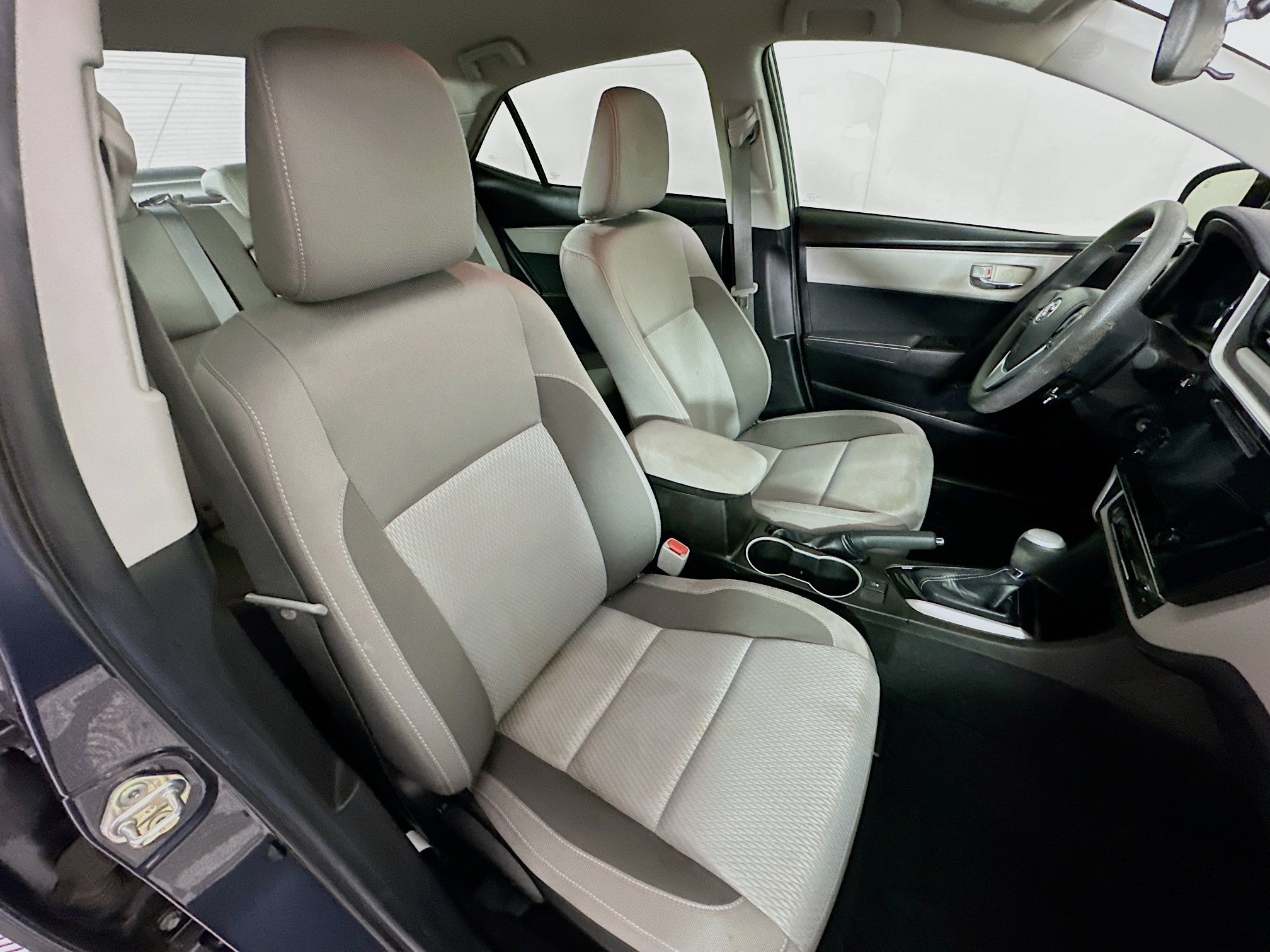 Used 2019 Toyota Corolla LE w/ Carpet Mat Package (TMS) FWD image 28