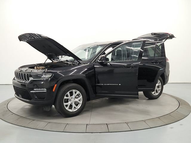 Used 2024 Jeep Grand Cherokee Limited RWD image 11