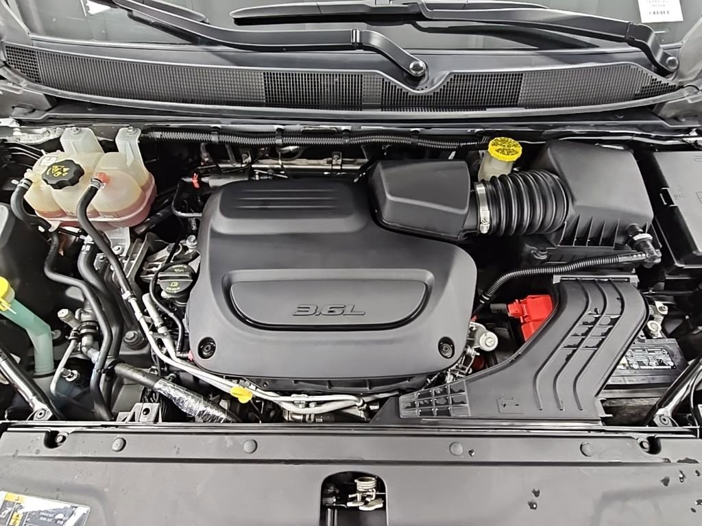 Used 2023 Chrysler Pacifica Touring-L image 36