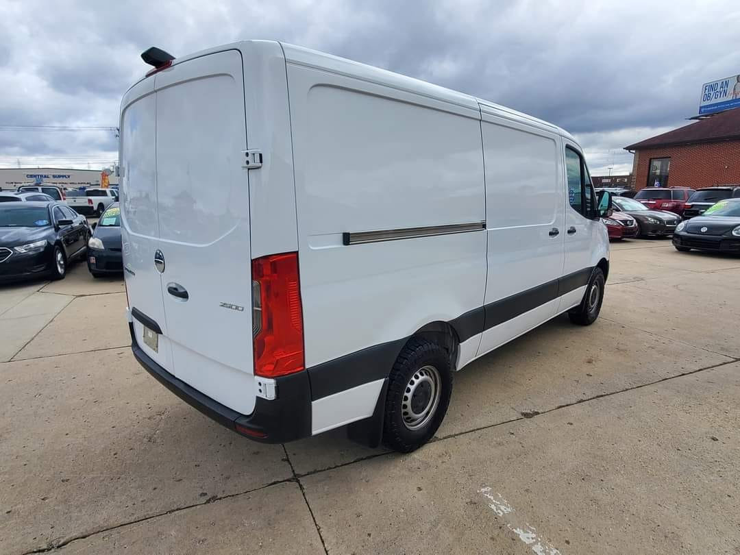 Used 2019 Freightliner Sprinter 2500 w/ Driver Convenience Package image 7