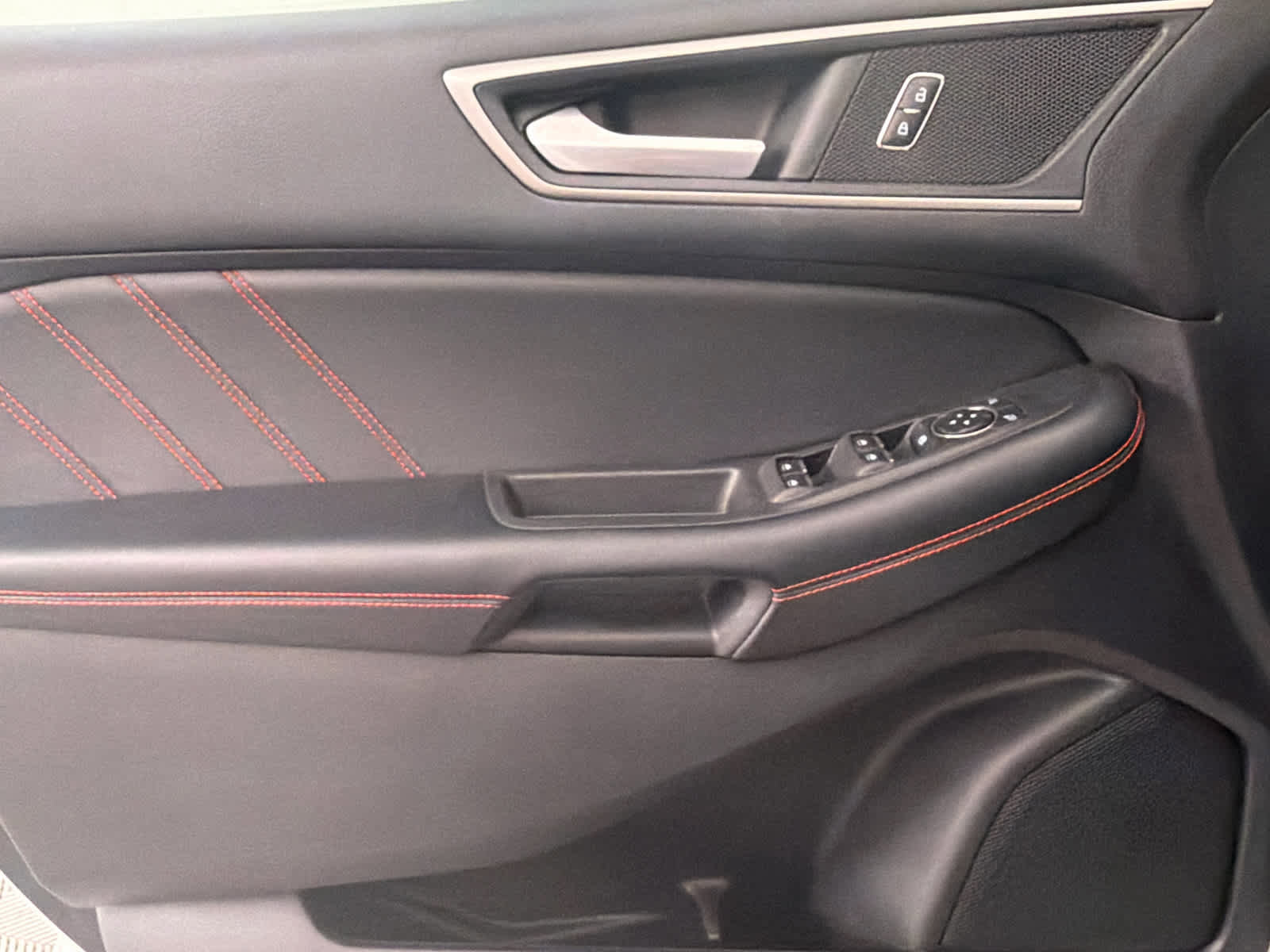 Used 2022 Ford Edge ST-Line w/ Class II Trailer Tow Package image 22