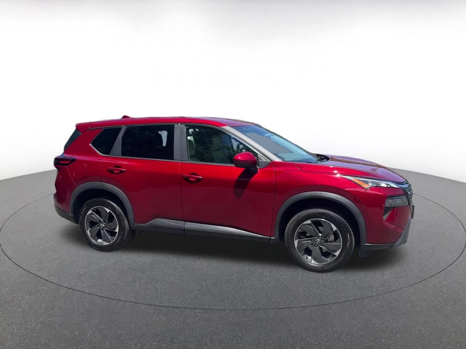 Used 2025 Nissan Rogue SV AWD/4WD image 2