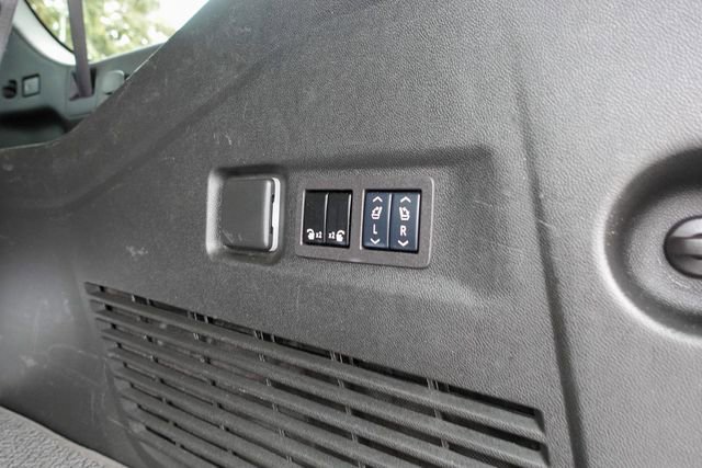 Used 2024 GMC Yukon XL Denali image 32