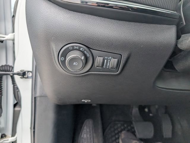 Used 2025 Jeep Compass Trailhawk AWD/4WD image 12