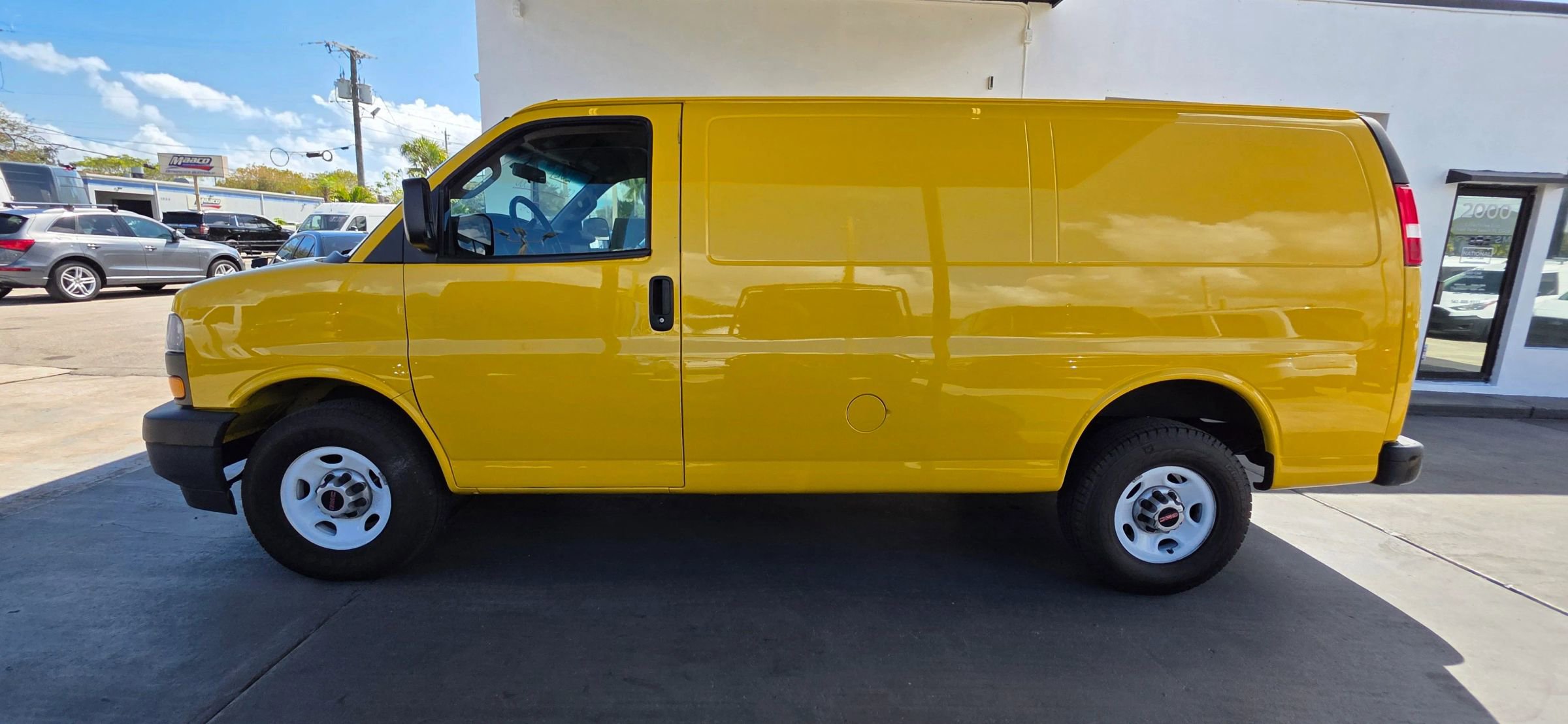 Used 2021 GMC Savana 2500 w/ Driver Convenience Package image 9