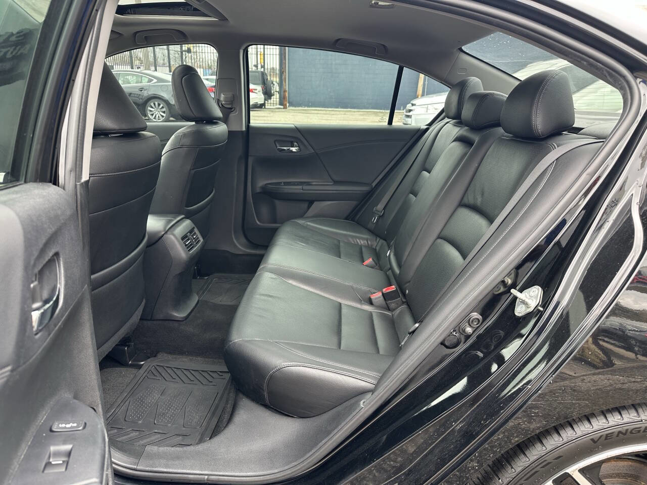 Used 2017 Honda Accord Touring image 14