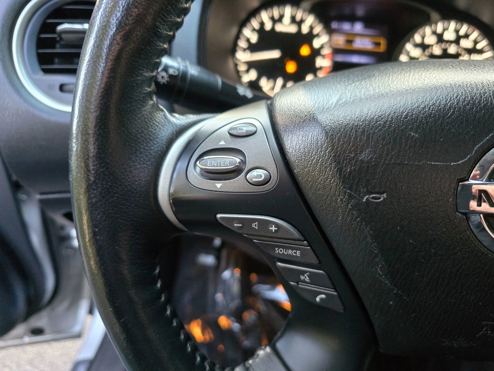 Used 2020 Nissan Pathfinder SL image 27