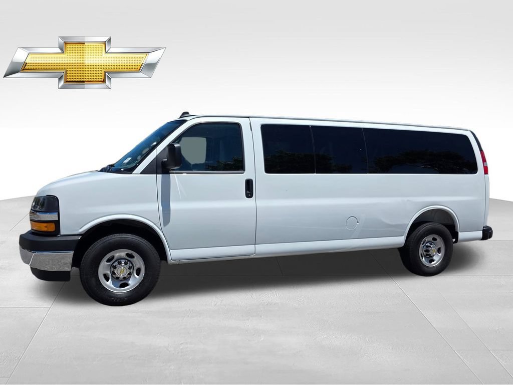 Certified 2025 Chevrolet Express 3500 LT w/ LT Preferred Equipment Group RWD image 2