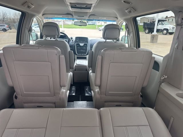 Used 2013 Chrysler Town & Country Touring FWD image 10