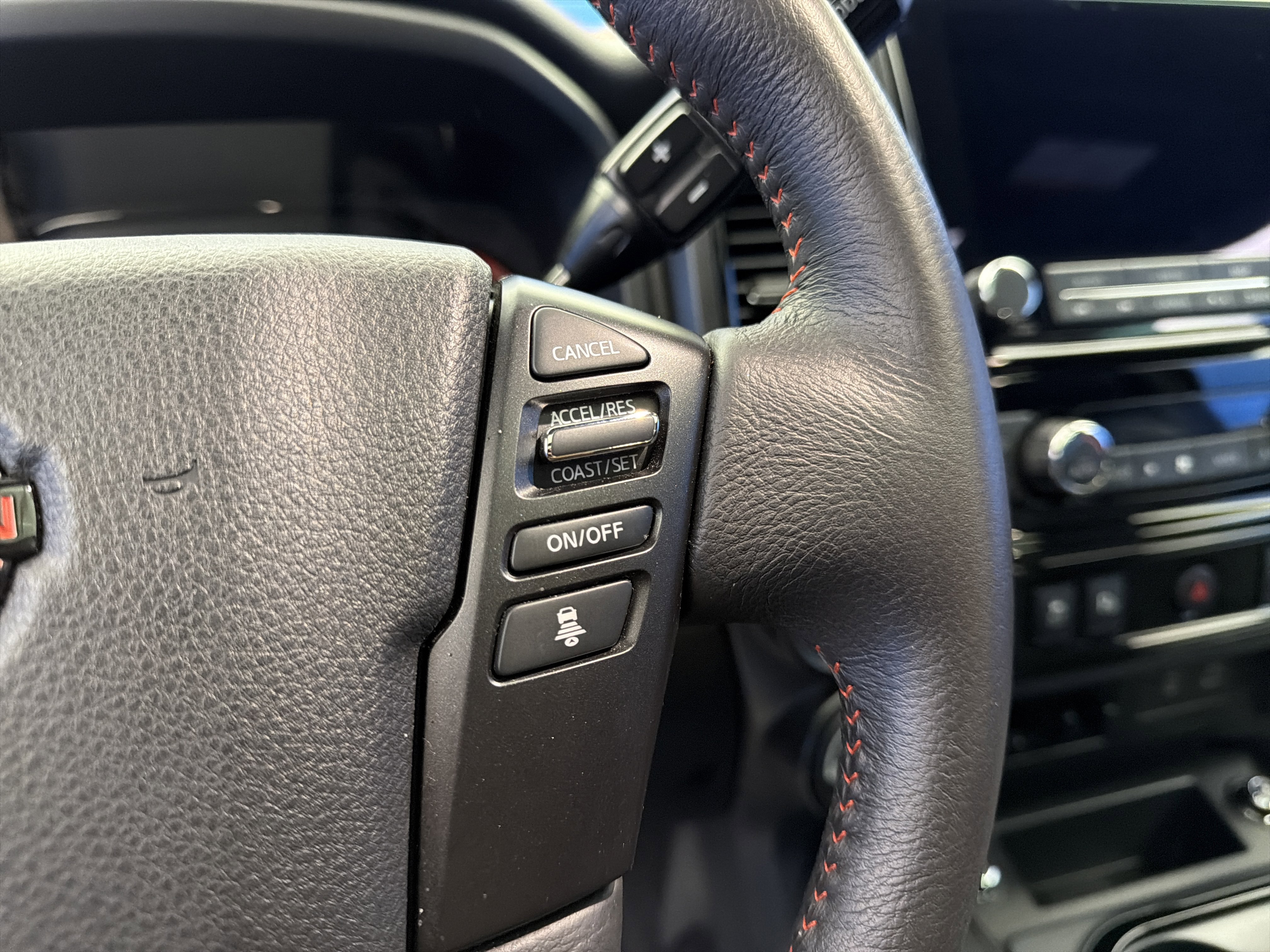 Used 2023 Nissan Titan PRO-4X w/ Pro-4x Convenience Package image 18