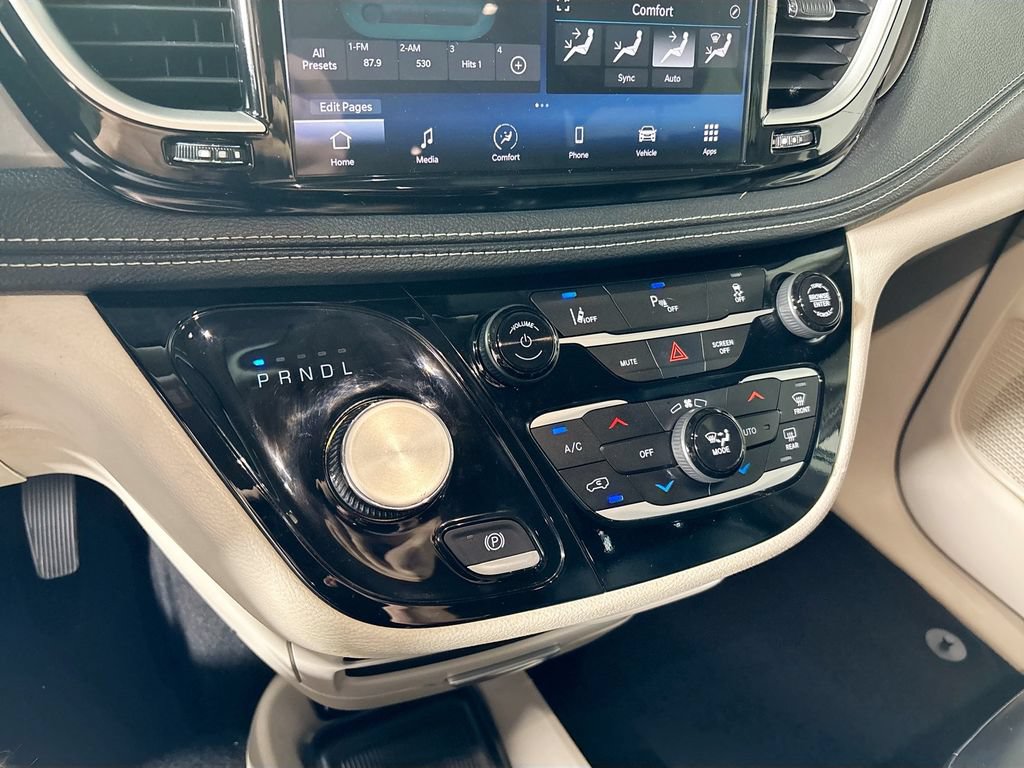 Used 2023 Chrysler Pacifica Touring-L FWD image 17
