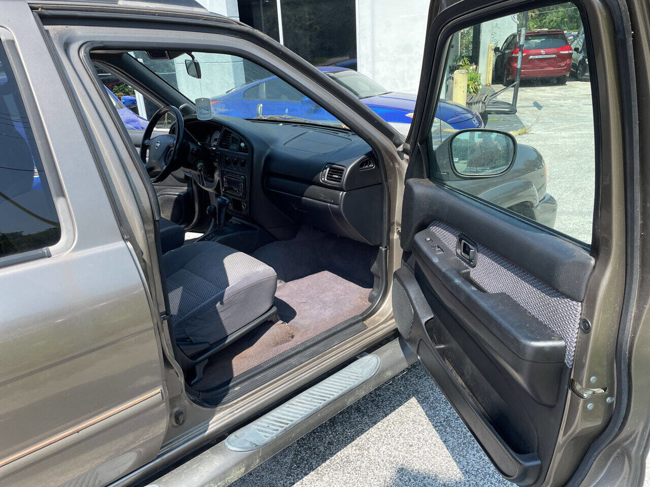 Used 2002 Nissan Pathfinder SE image 13