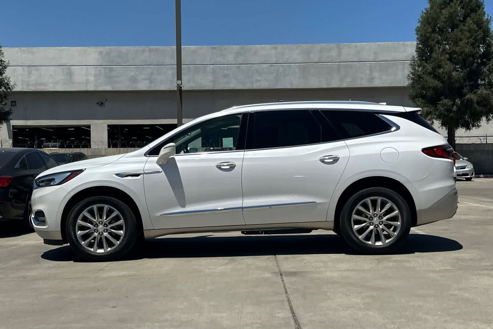 Used 2020 Buick Enclave Premium w/ Sun and Sites Package FWD image 6