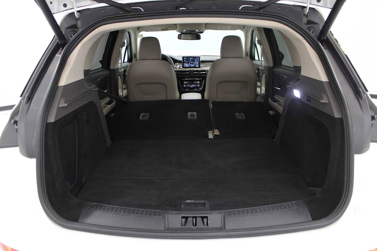 Used 2022 Lincoln Corsair AWD w/ Equipment Group 101A image 13