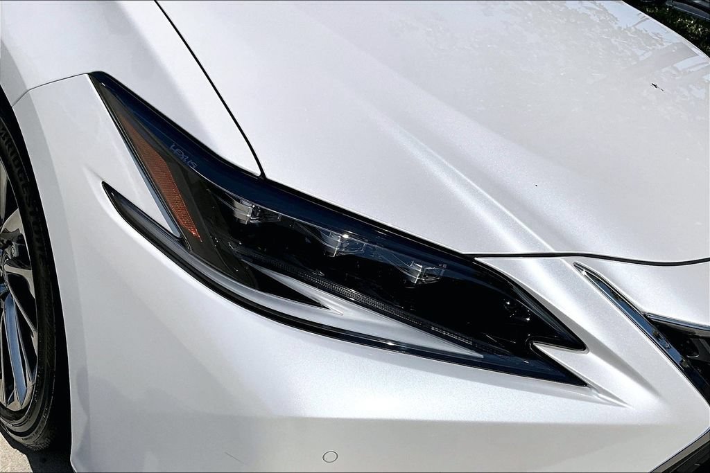 Used 2024 Lexus ES 350 Ultra Luxury w/ Accessory Package (Z2) FWD image 39