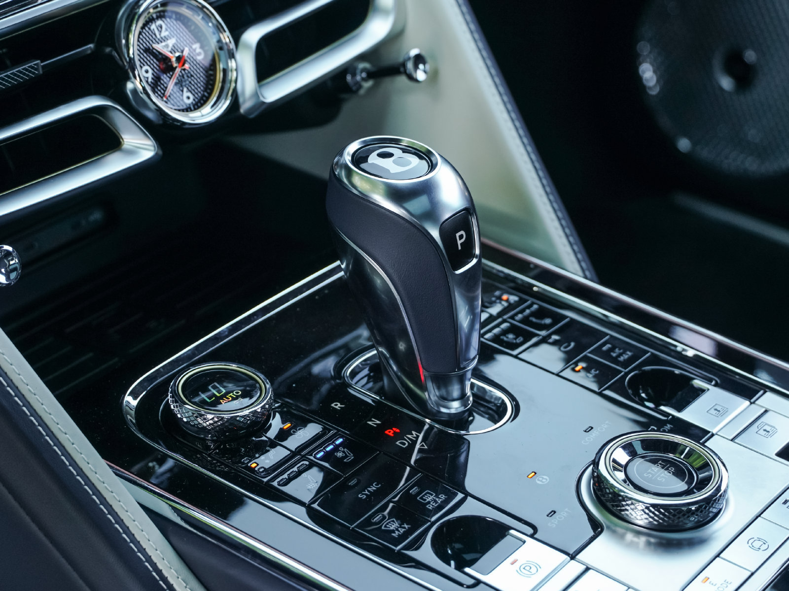 New 2025 Bentley Flying Spur Plug-In Hybrid AWD/4WD image 14