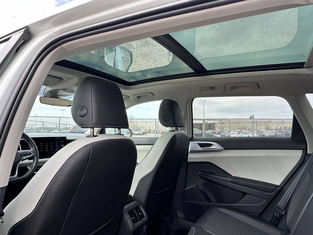 New 2025 Volkswagen Taos SE AWD/4WD image 10