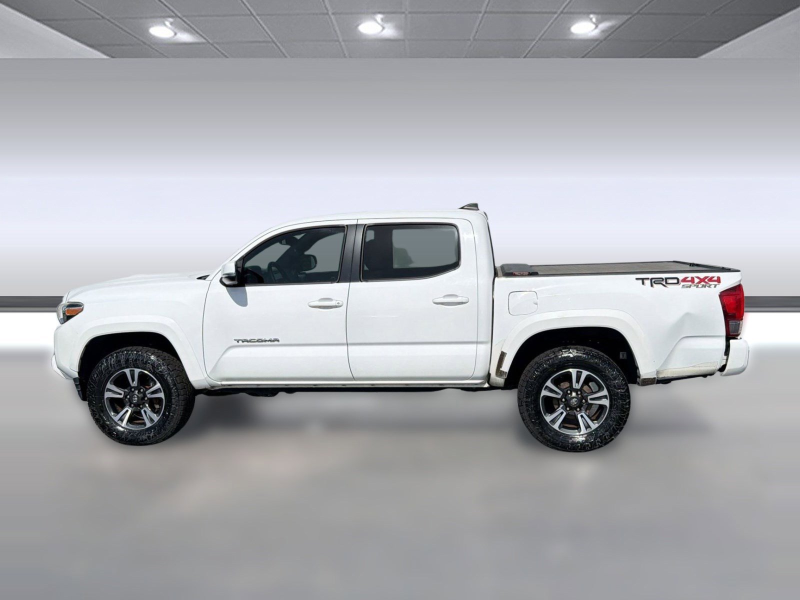 Used 2017 Toyota Tacoma TRD Sport w/ Premium & Technology Package AWD/4WD image 2