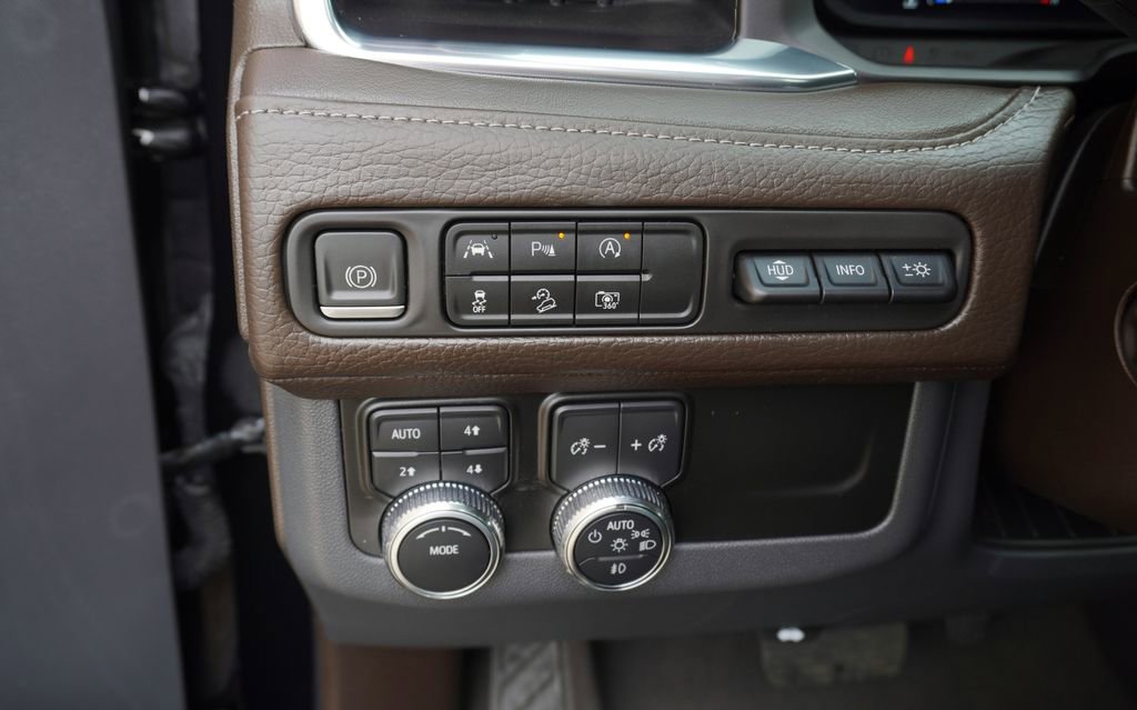 Used 2023 GMC Yukon Denali image 16