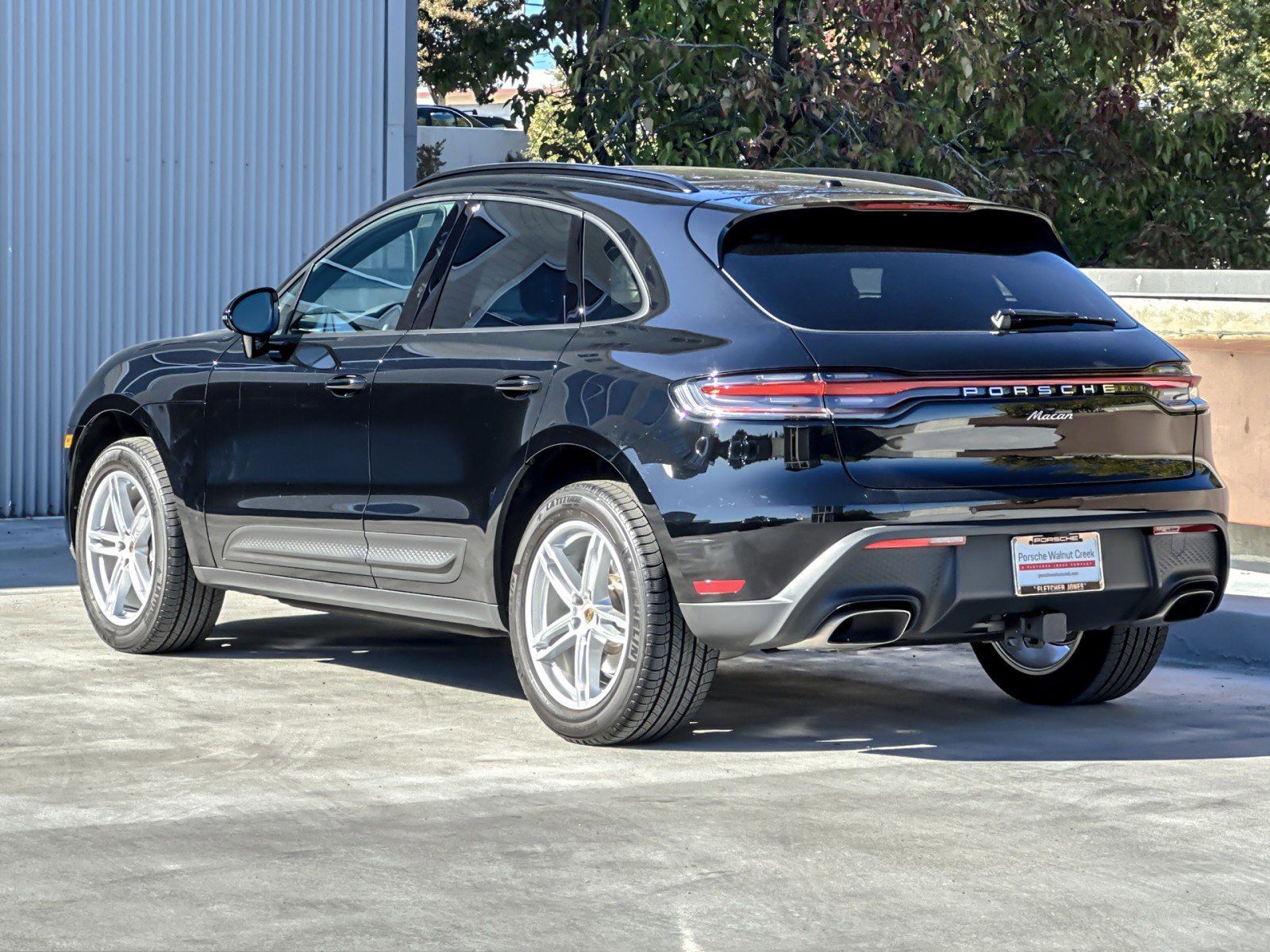 Used 2025 Porsche Macan image 3