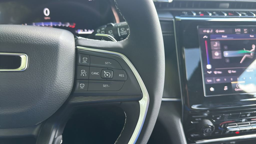 Used 2025 Jeep Grand Cherokee L Altitude image 25