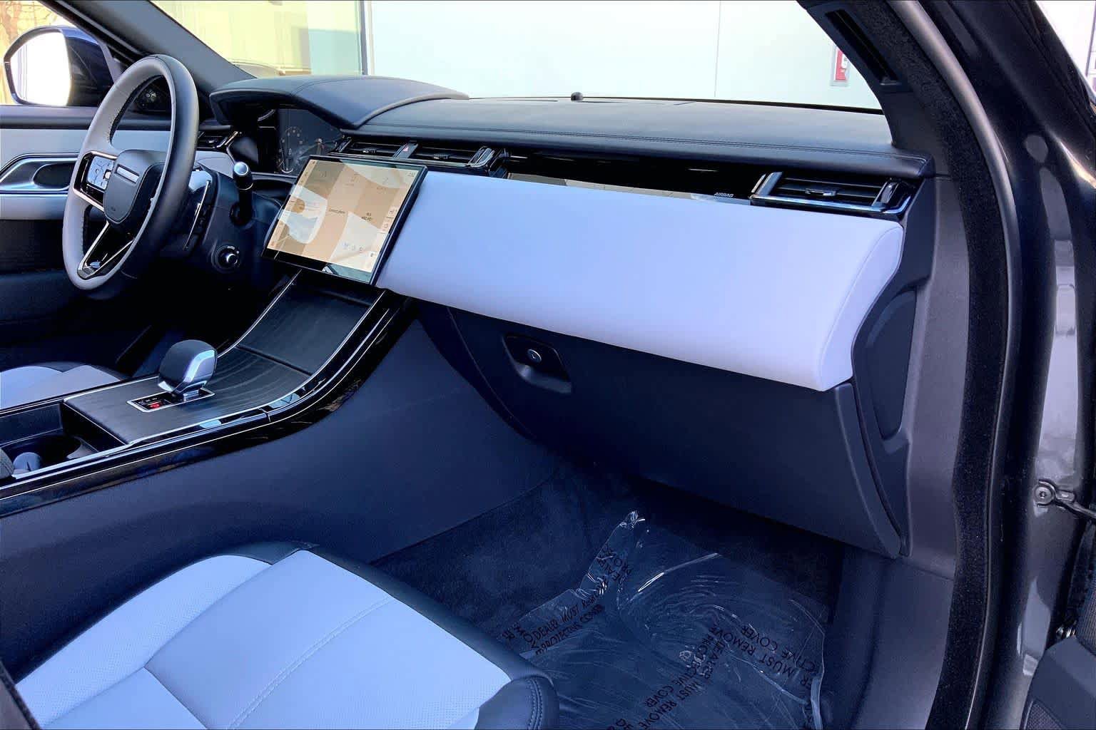 Used 2026 Land Rover Range Rover Velar Dynamic SE image 18