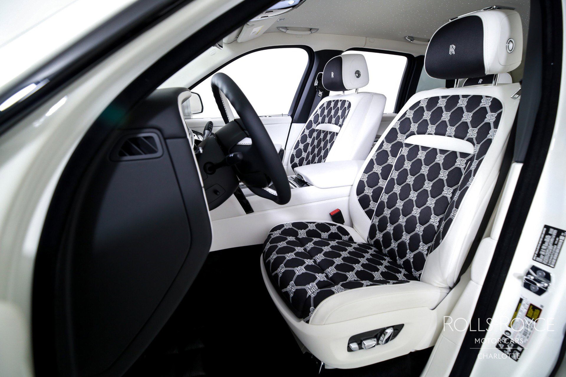 New 2026 Rolls-Royce Cullinan Black Badge image 13