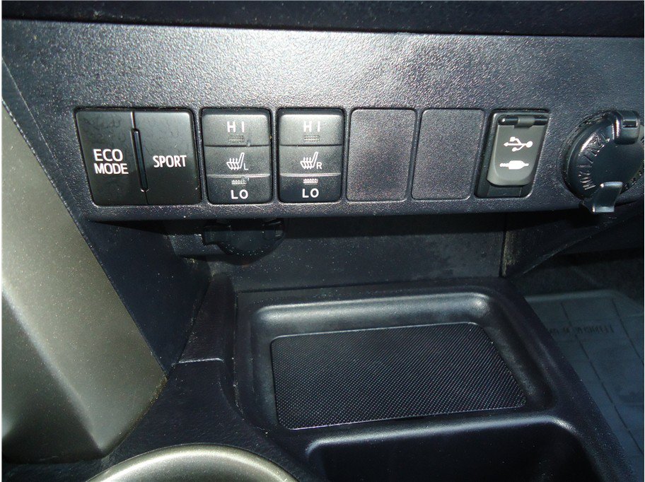 Used 2015 Toyota RAV4 Limited w/ Technology Package AWD/4WD image 29