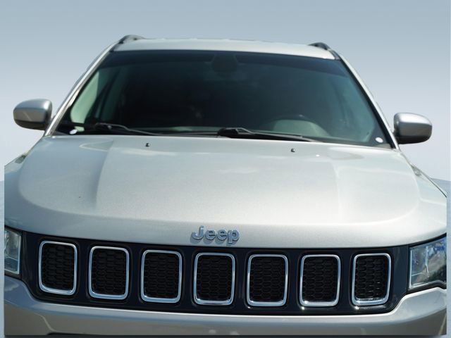 Used 2020 Jeep Compass Latitude w/ Cold Weather Group AWD/4WD image 37